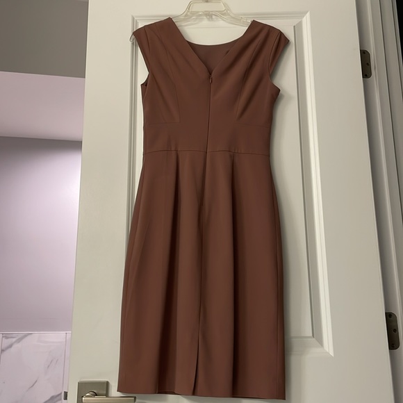 Women’s Dress - Picture 4 of 6